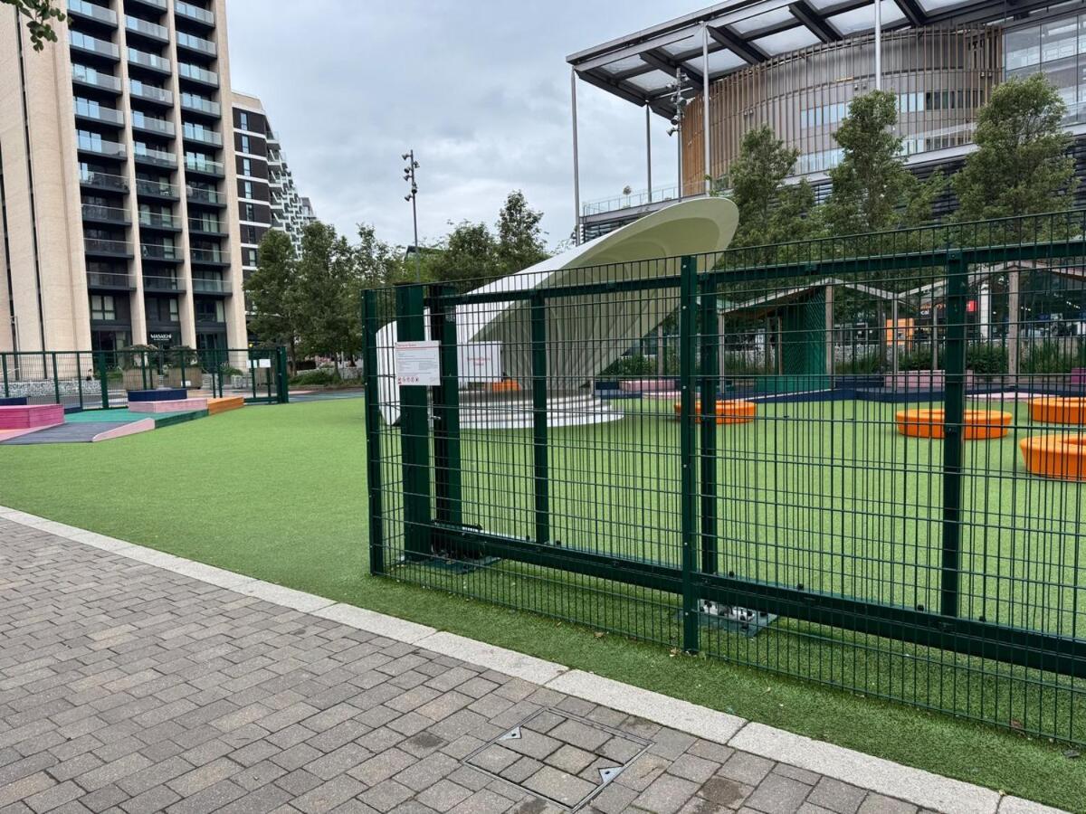 Wembley Stadium 2 Bedroom - 1 Minute Walk Apartment *