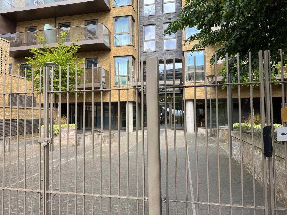 Wembley Stadium 2 Bedroom - 1 Minute Walk * London